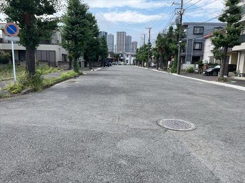 東側前面道路