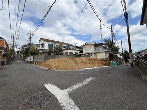 前面道路（隅切り）