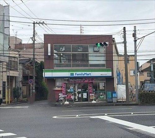 ファミリーマート鶴見みかど店（徒歩5分）