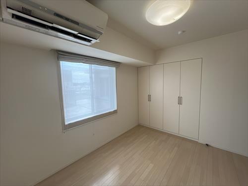 西側洋室約6.1帖
