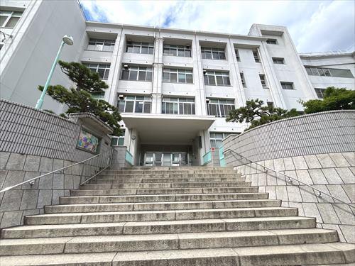 大阪市立真田山小学校まで490m 大阪市立真田山小学校まで490m