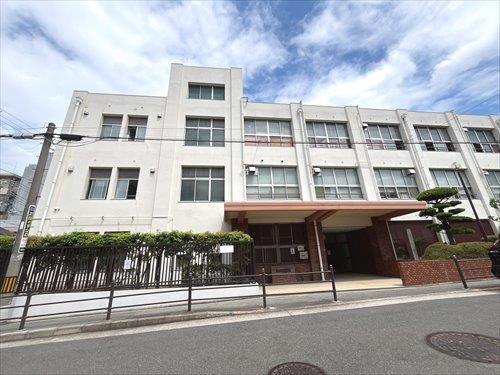 大阪市立高津中学校まで130m 大阪市立高津中学校まで130m