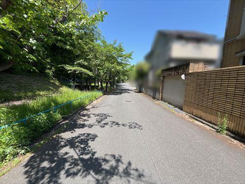 北西側前面道路です。