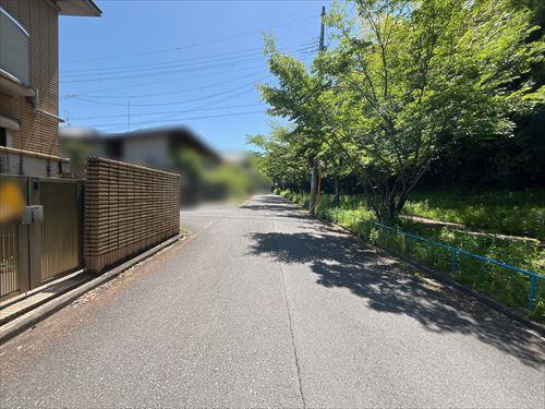 北西側前面道路です。