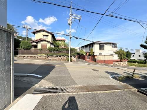 南西を含む道路（2024年9月撮影）