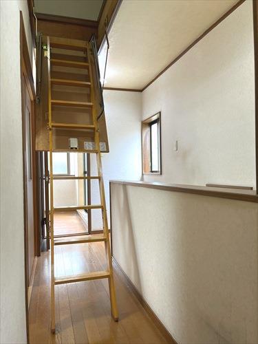 小屋裏収納はしご