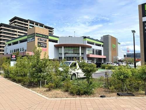 ロイヤルホームセンター西宮まで800ｍ