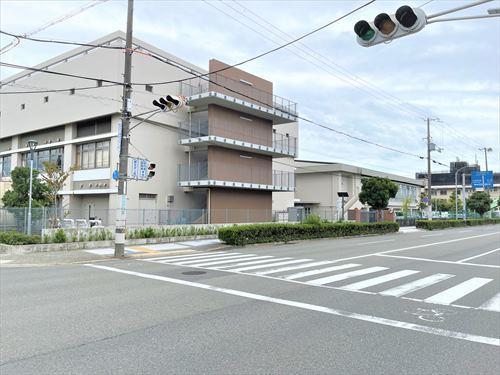 春風小学校まで450ｍ