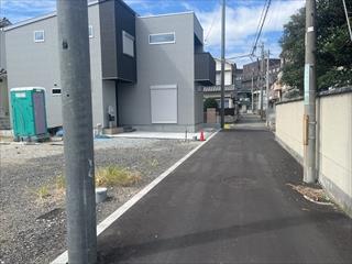 前面道路写真（2025年10月撮影）