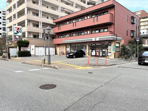 セブンイレブン宝塚湯本町店 293m