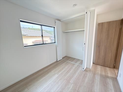 西側洋室約5.2帖