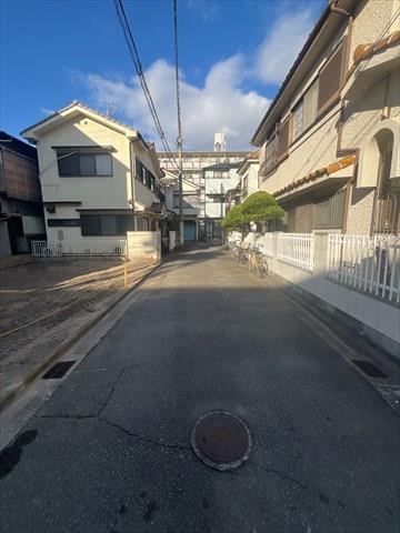 東側道路(2025年12月撮影)
