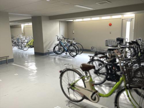 共用部分：サイクルポート