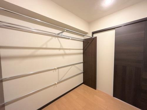 ウォークインクローゼット(西側)