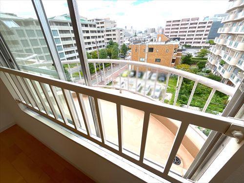 洋室約5.3帖西側窓