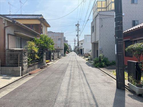 北側前面道路(西側から撮影)-1