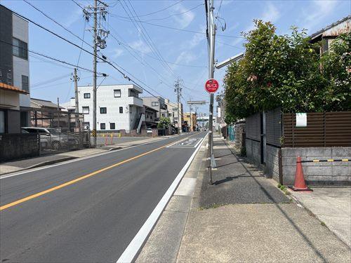 南側周辺道路(東側から撮影）