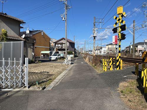 東側前面道路-2