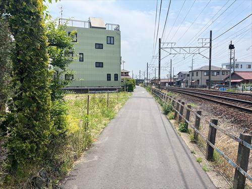 北西側前面道路1(2025年6月撮影)