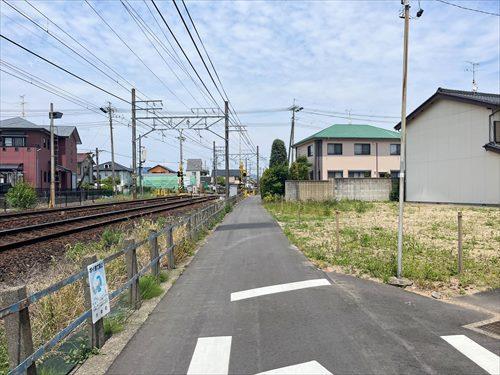 北西側前面道路2(2025年6月撮影)