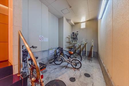 自転車置場（1階）