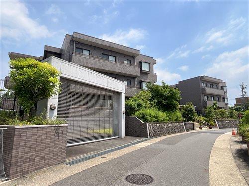 外観・西側前面道路【2026年5月撮影】
