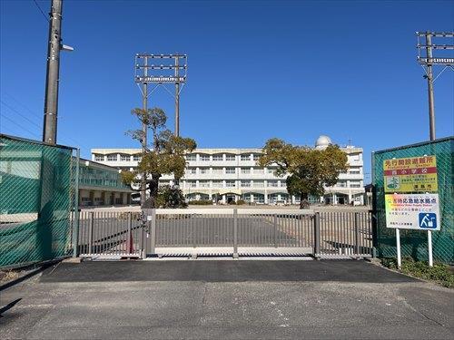 津島市立西小学校まで790ｍ