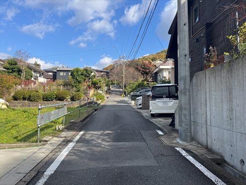 前面道路(南西側から撮影)-2