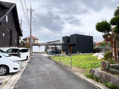 前面道路(北東側から撮影)-1