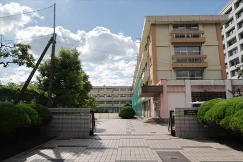 名古屋市立丸の内中学校まで560m