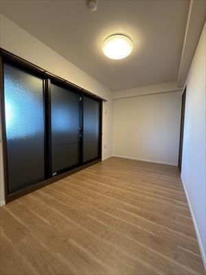 北東側洋室　約6.1帖