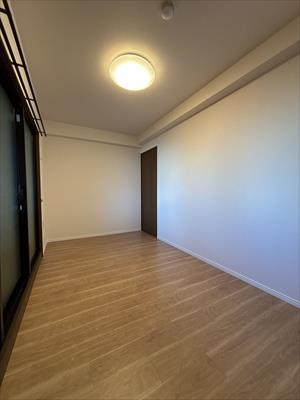 北東側洋室　約6.1帖　別角度