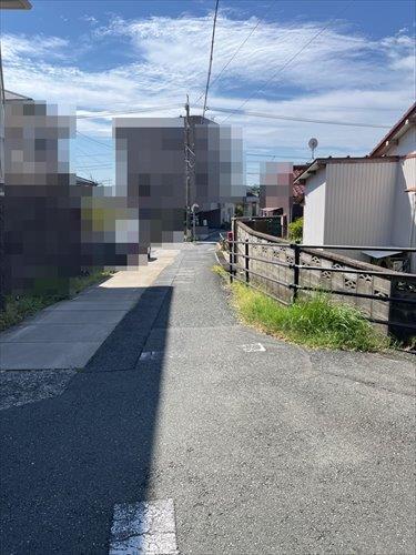 南東側前面道路(2025年11月撮影)