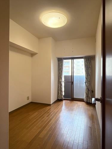 北西側洋室5.5帖-1