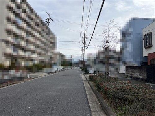 北側前面道路(2025年12月撮影)