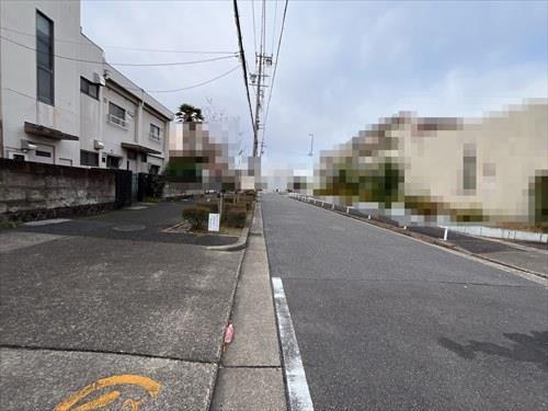 北側前面道路(2025年12月撮影)