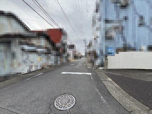 東側前面道路(2025年12月撮影)