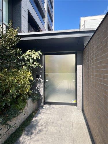 駐輪場出入口 (2026年2月撮影)