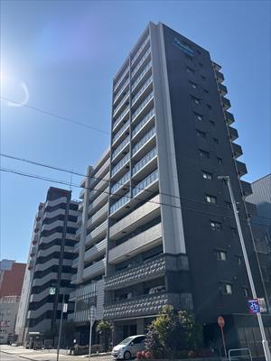 東側からの外観