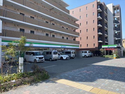 ファミリーマート鏡池通店まで140m