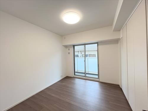 東側洋室(約6.1帖)