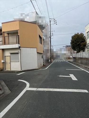 現地東側前面道路(2026年2月撮影)