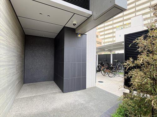 マンション出入口