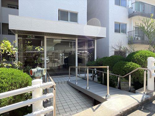 マンション出入口
