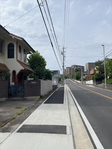 北東側前面道路(2026年4月撮影)