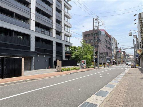西側前面道路 (2026年5月撮影)