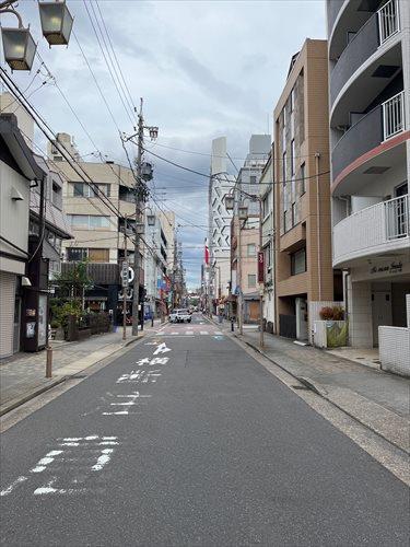 北東側前面道路　東方向