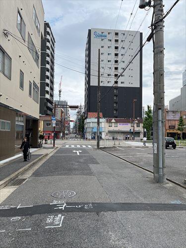 西側前面道路　南方向