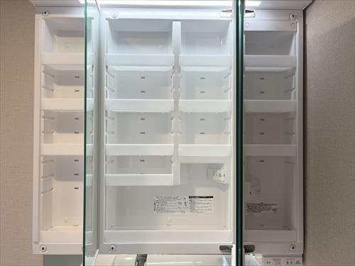 洗面台三面鏡裏収納