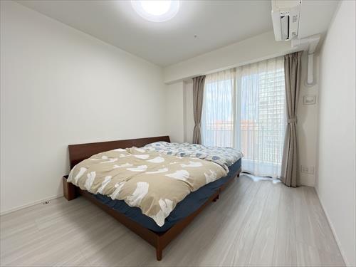 南東側洋室約8帖